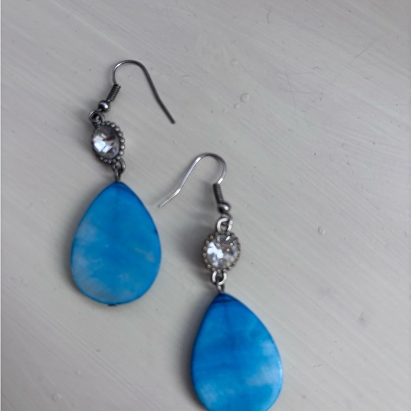 Elegant Blue Teardrop Earrings - Picture 2 of 3